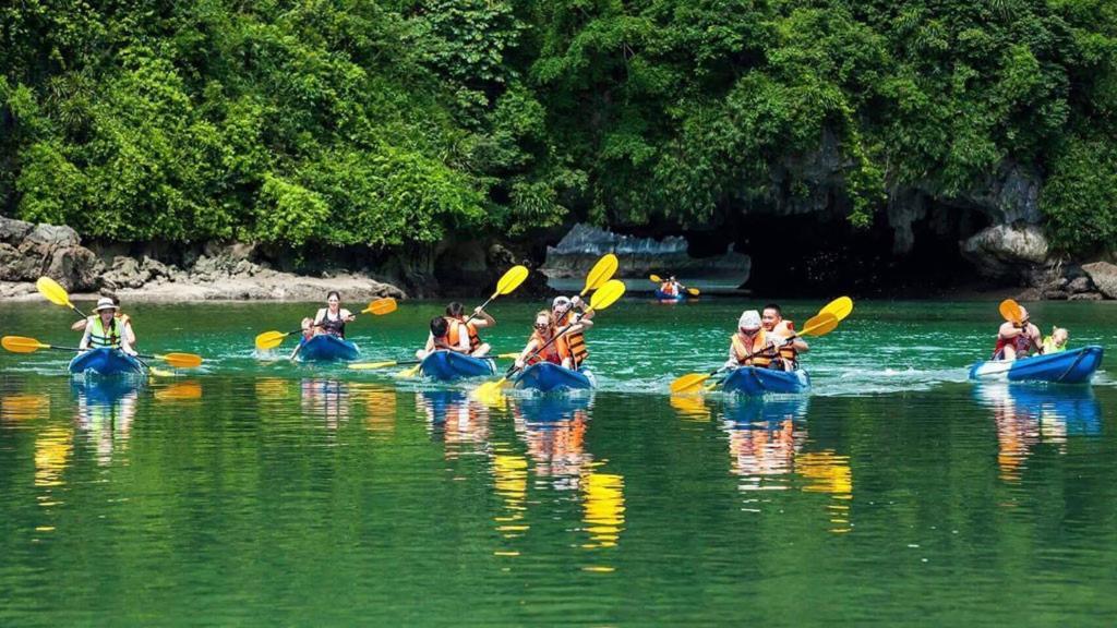 Отель Charm Boutique Cruise Халонг Экстерьер фото